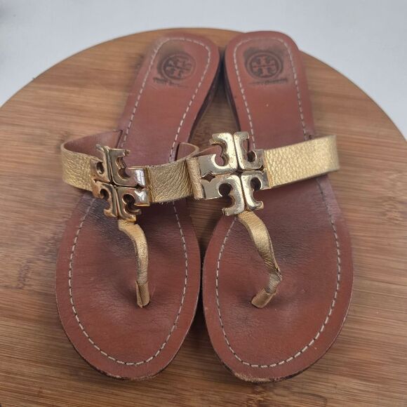 Tory Burch Moore Metallic Gold Logo Thong Sandal Womens Shoe Size 8 - Picture 1 of 13